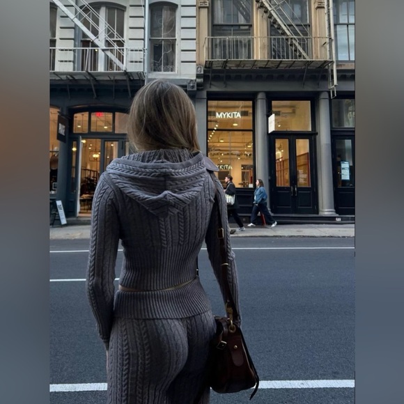 Aimee Cable Hoodie (WEEKEND SALE) - Picture 4 of 6